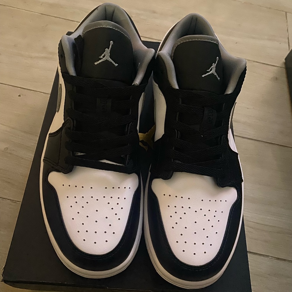 AIR JORDAN 1 Low - Picture 3 of 6